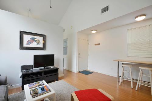 South 2nd Apartment 1806