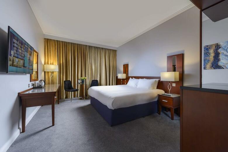Carlton Shearwater Hotel