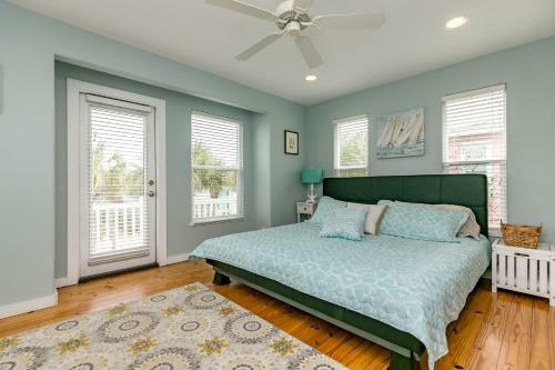 Vibrant House- Village Walk