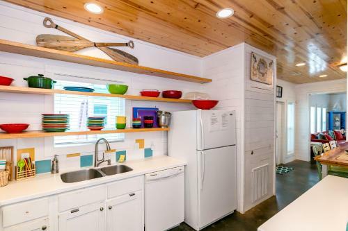 Vibrant House- Village Walk