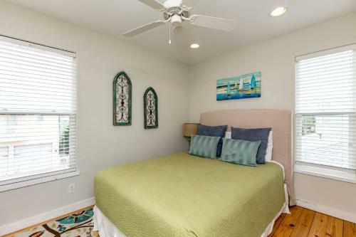 Vibrant House- Village Walk