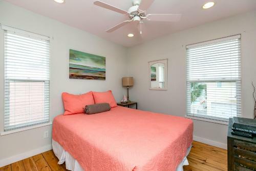 Vibrant House- Village Walk