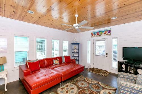 Vibrant House- Village Walk