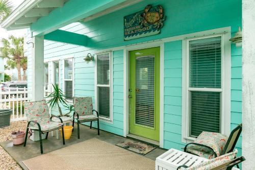 Vibrant House- Village Walk