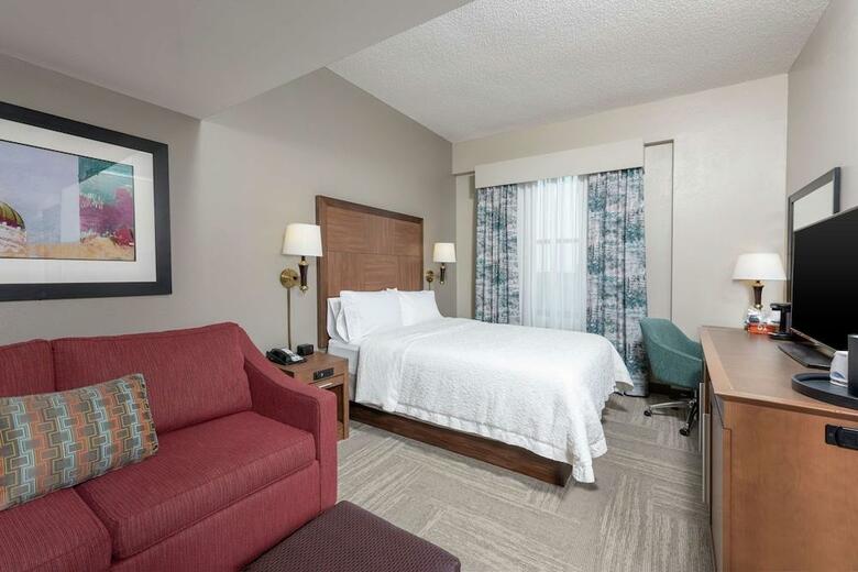 Hotel Hampton Inn Downtown, Across From Circle Center