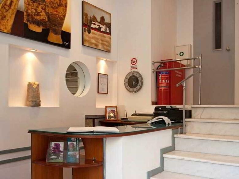 Metropolis Hotel
