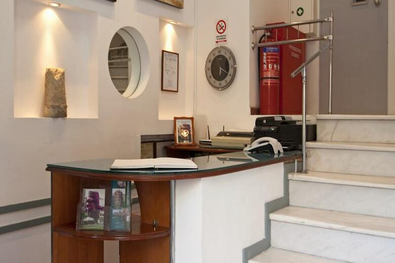 Metropolis Hotel