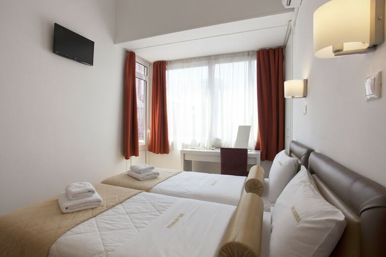 Metropolis Hotel