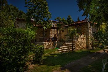 Petrino Suites Hotel