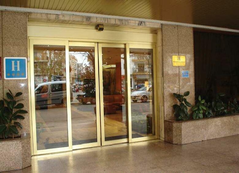 Hotel Macia Sevilla Kubb
