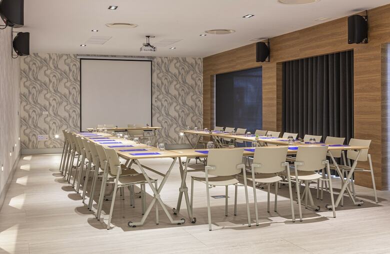 Hotel Macia Sevilla Kubb