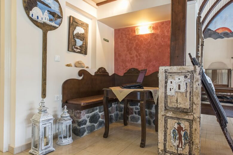 Smaragdi Hotel