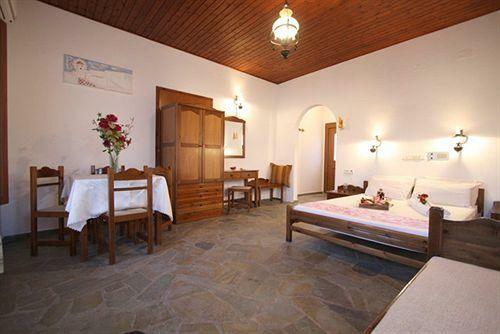 Smaragdi Hotel
