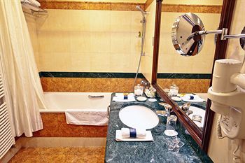 Hotel Carlsbad Plaza