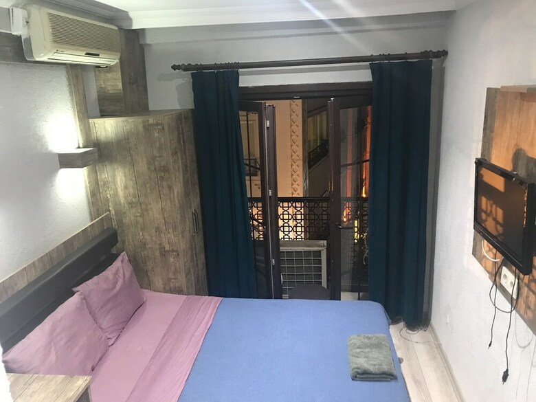 Ast Hotel