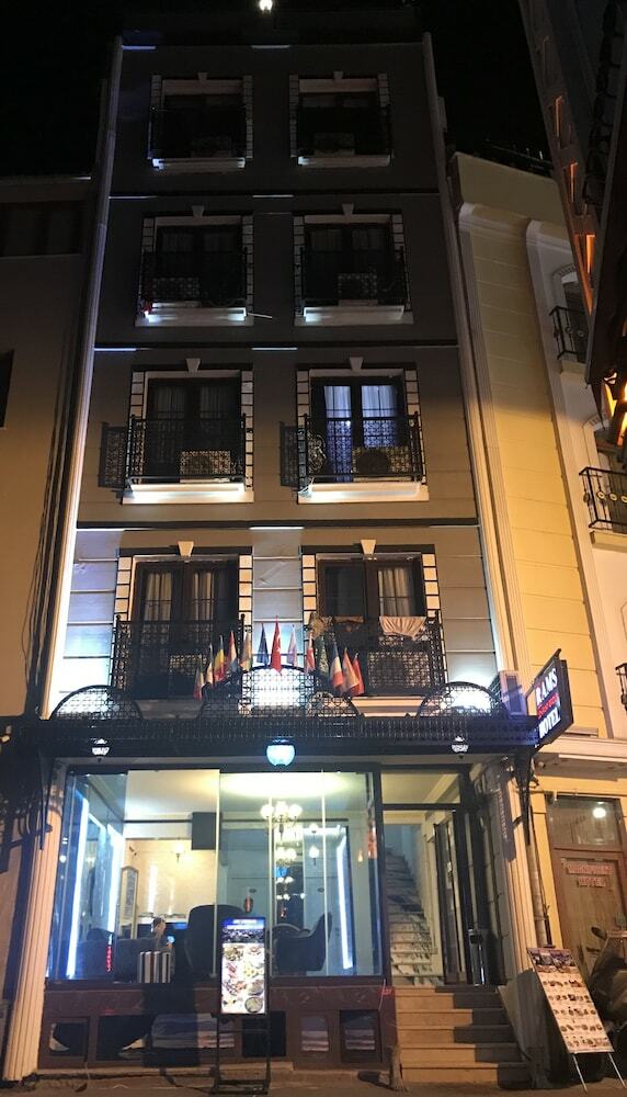 Ast Hotel