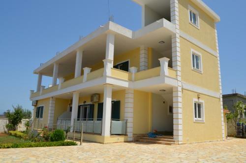 Ria's Apartments