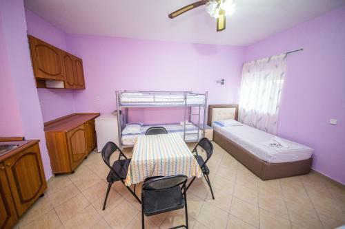 Hostal Villa Blue Drymades