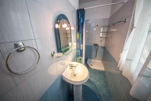 Hostal Villa Blue Drymades