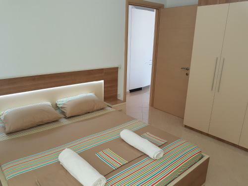 Flori Beach Apartment Radhime
