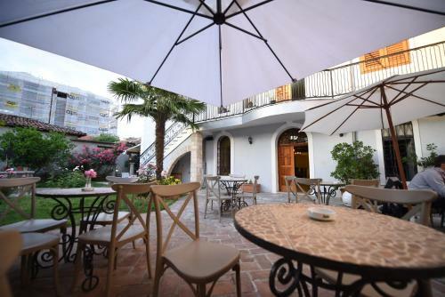 Rose Garden Hotel