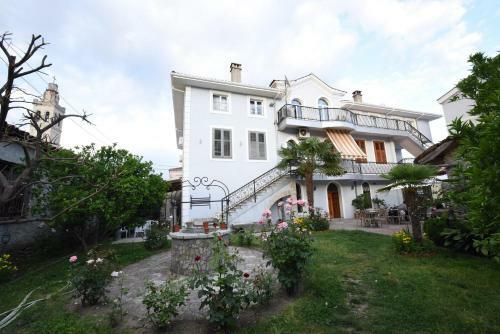 Rose Garden Hotel