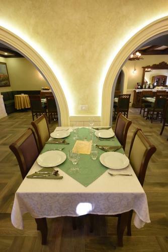 Rose Garden Hotel
