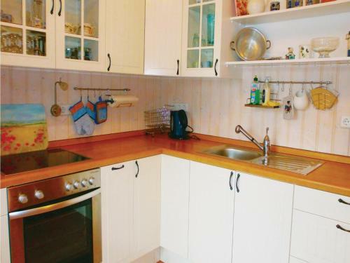 Two-bedroom Apartment With A Fireplace In Putbus