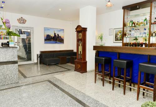 Crown Hotel