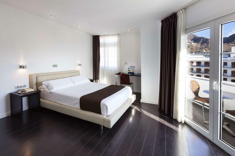 Hotel Occidental Santa Cruz Contempor�neo