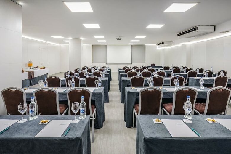Hotel Occidental Santa Cruz Contempor�neo