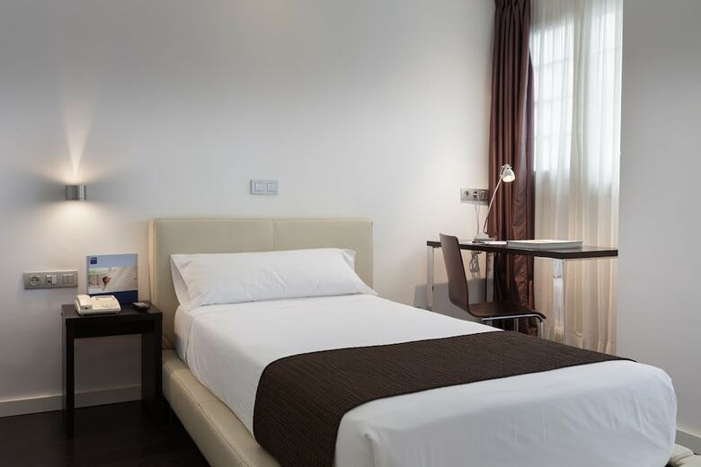 Hotel Occidental Santa Cruz Contempor�neo