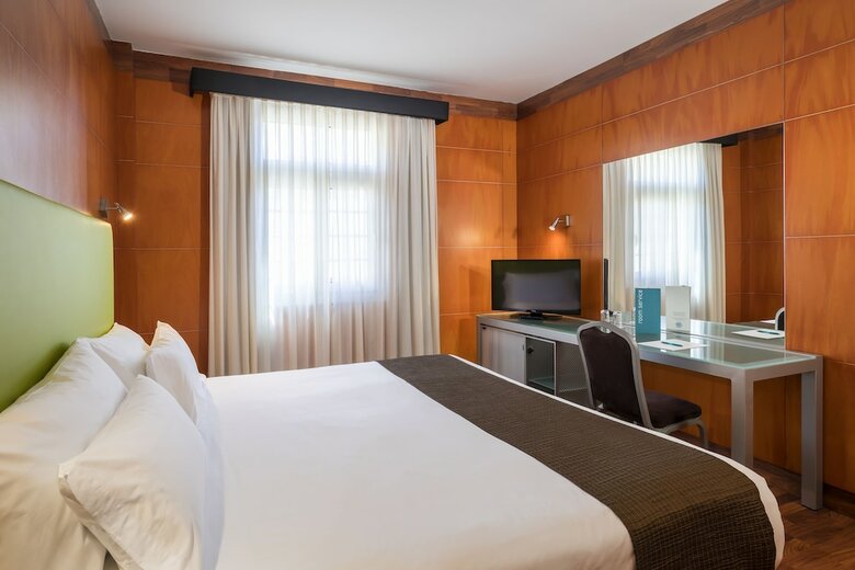 Hotel Occidental Santa Cruz Contempor�neo