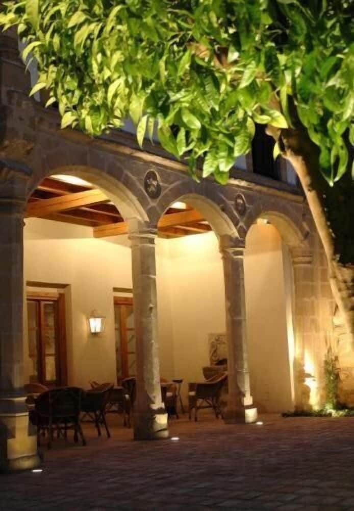 Hotel Puerta De La Luna