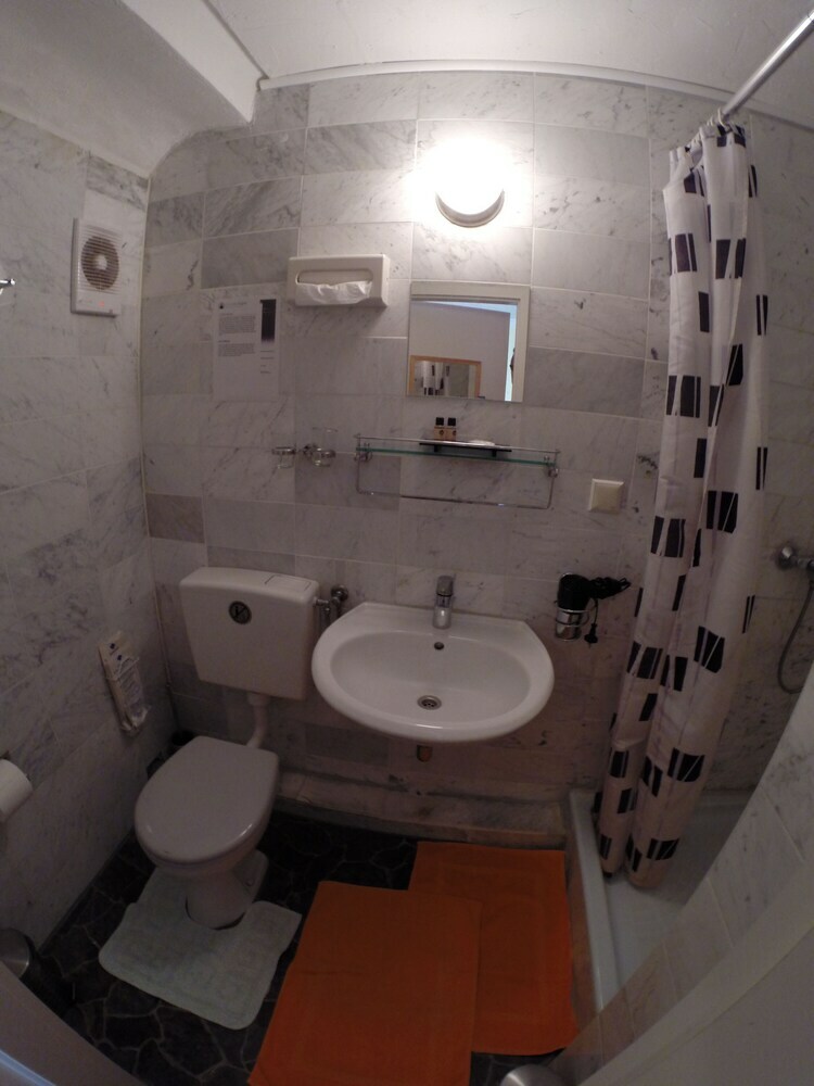 Bed & Breakfast Stayincologne
