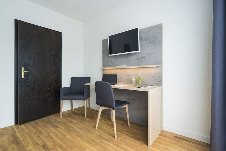 Base1 Hotel Grenzblick