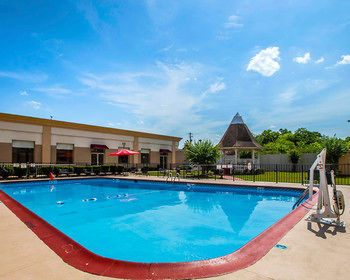 Ramada Hotel At The Birmingham Airport