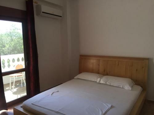 Hostal Irini's Garden Hotel