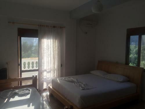 Hostal Irini's Garden Hotel