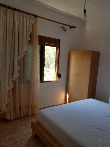 Hostal Irini's Garden Hotel