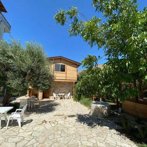 Hostal Irini's Garden Hotel
