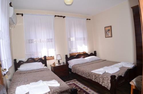 Hostal Pjetri House