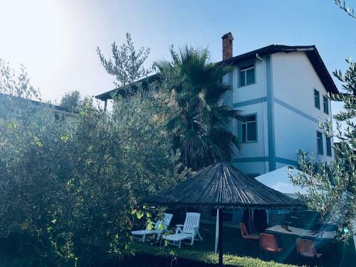 Hostal Villa Dede Nikolla