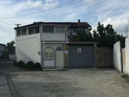 Hostal Villa Dede Nikolla