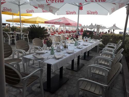 Hotel 3 Vellezerit