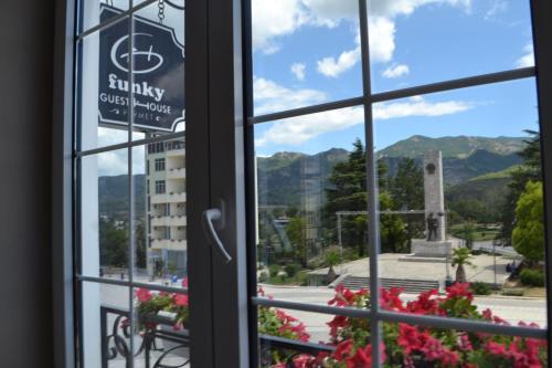 Hostal Funky Guest House & Bar