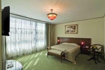 Alexander Hotel