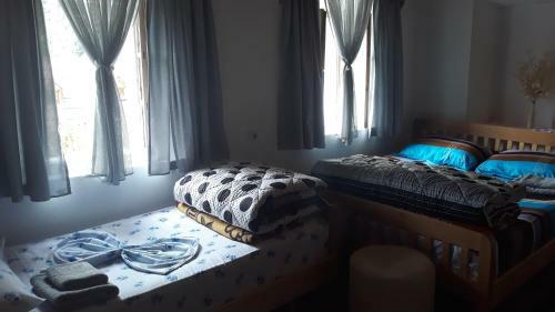 Hostal Guesthouse "gjin Thana"