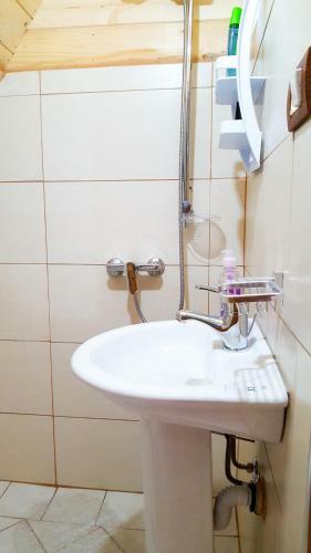 Hostal Guesthouse "gjin Thana"