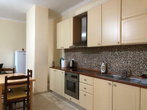 Neli Apartments